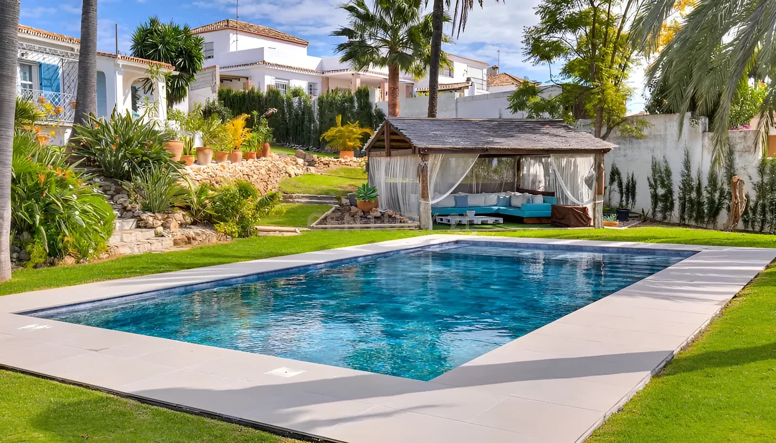 Houses with swimming pool in San Pedro de Alcántara pueblo