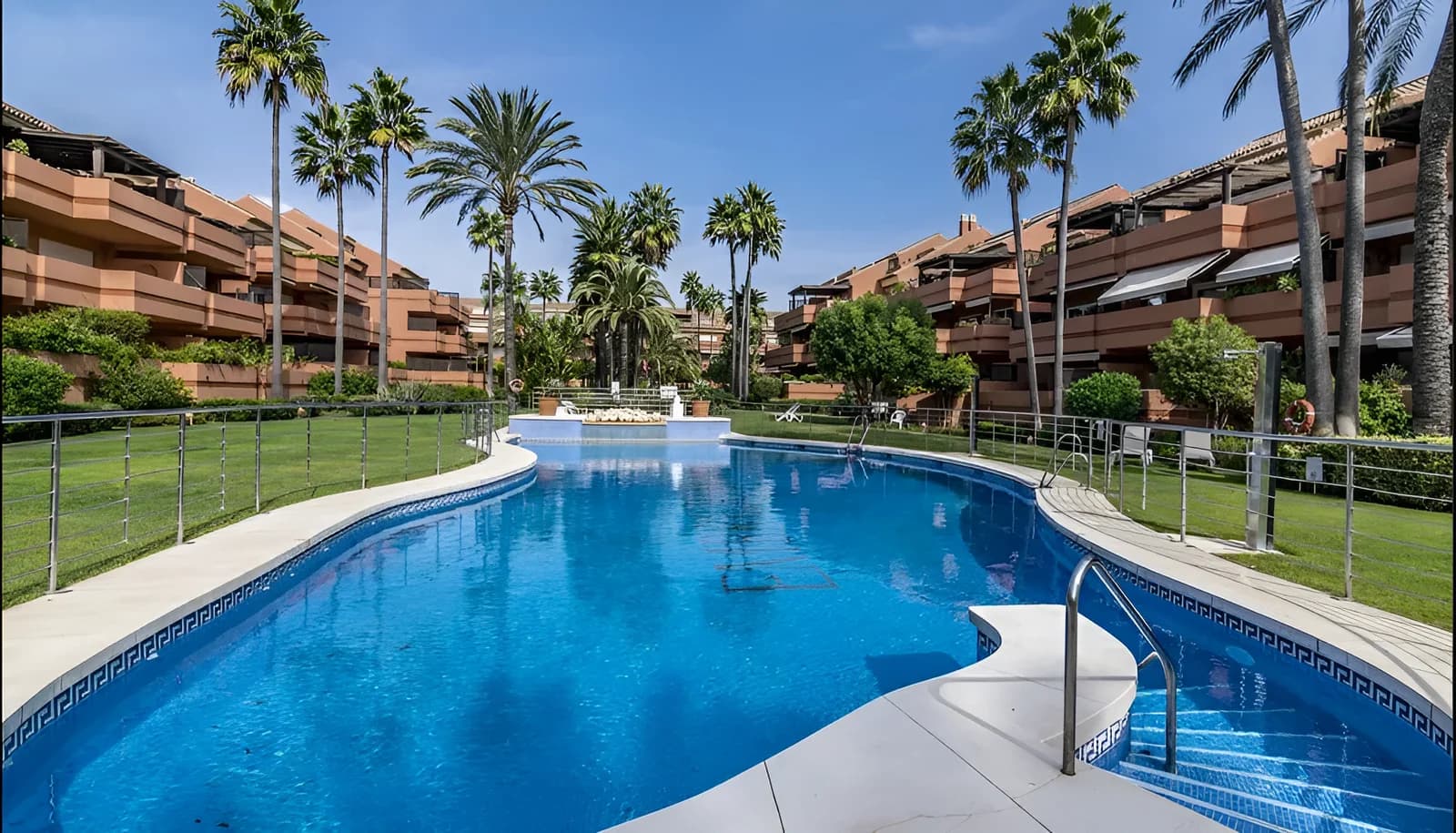 Penthouse — pool