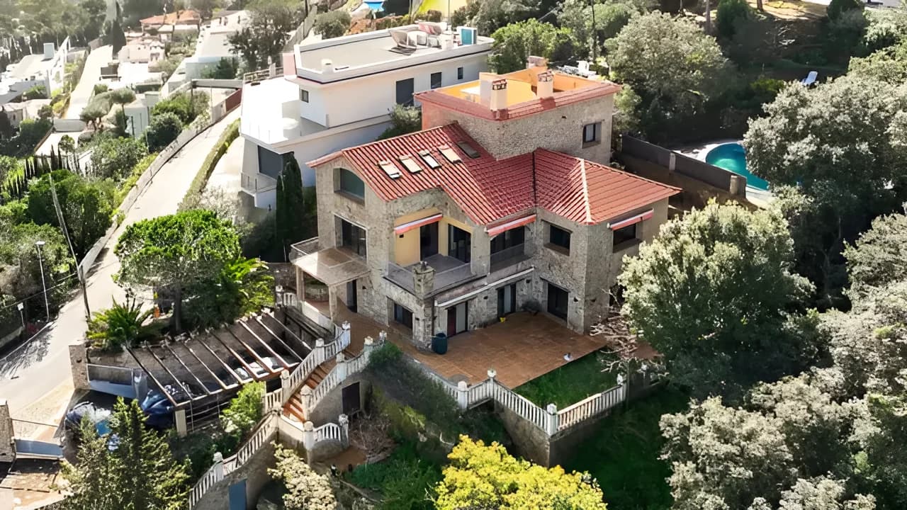 Villa — exterior